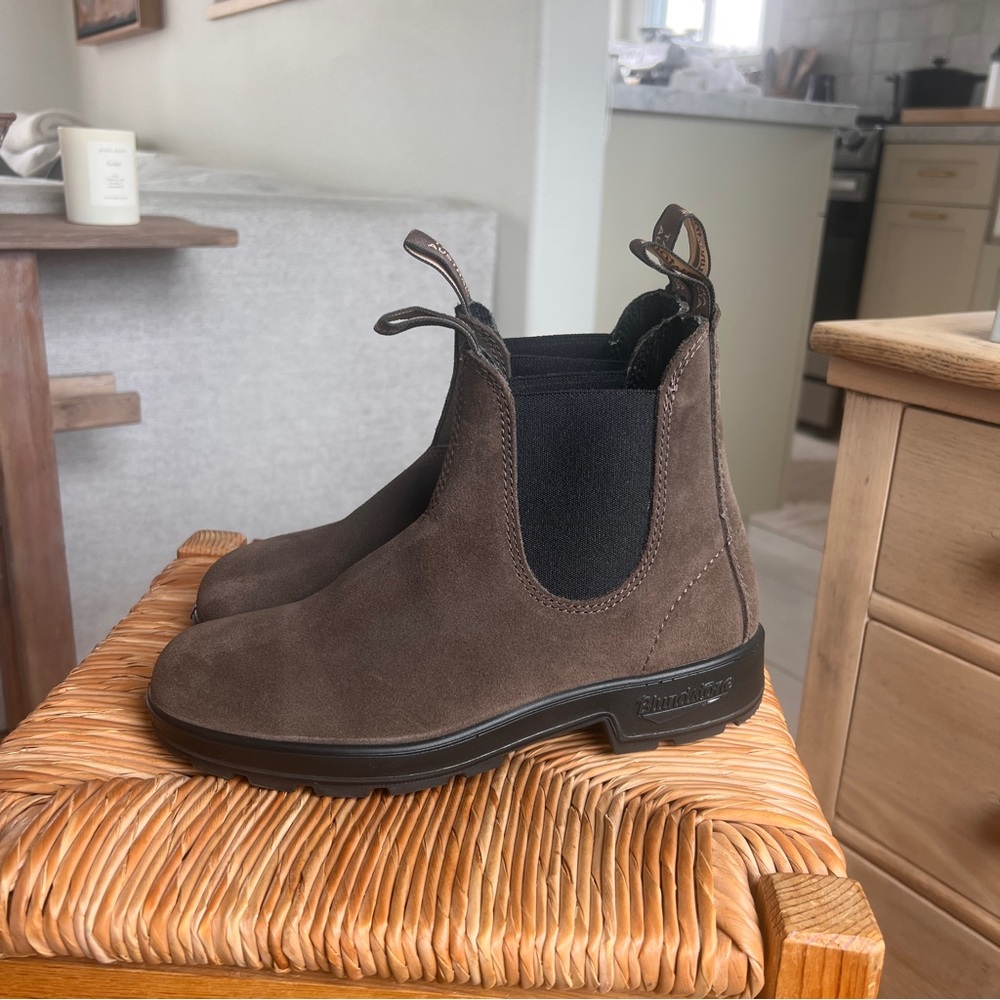 Blundstone #2410 Suede Boots in Brown size 4 (US W7)